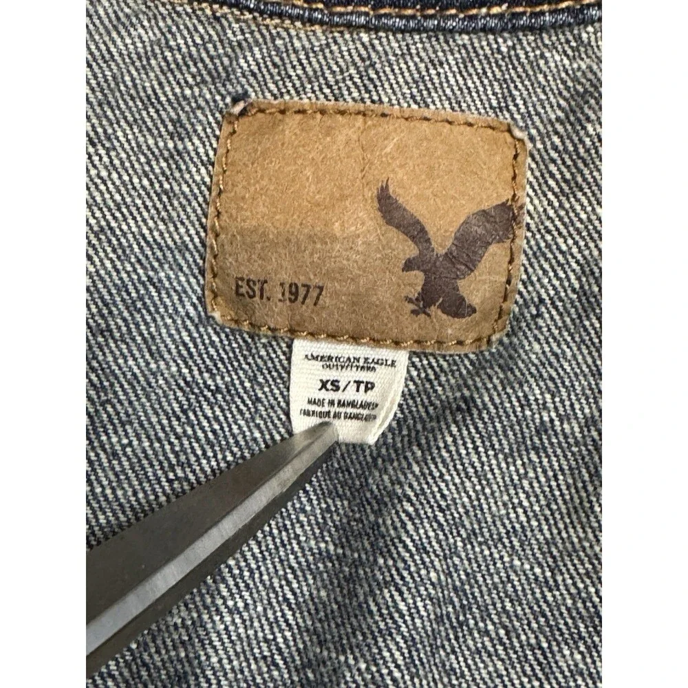 American Eagle Blue Denim Trucker Jacket XS Medium Wash Classic Jean‎ Coat